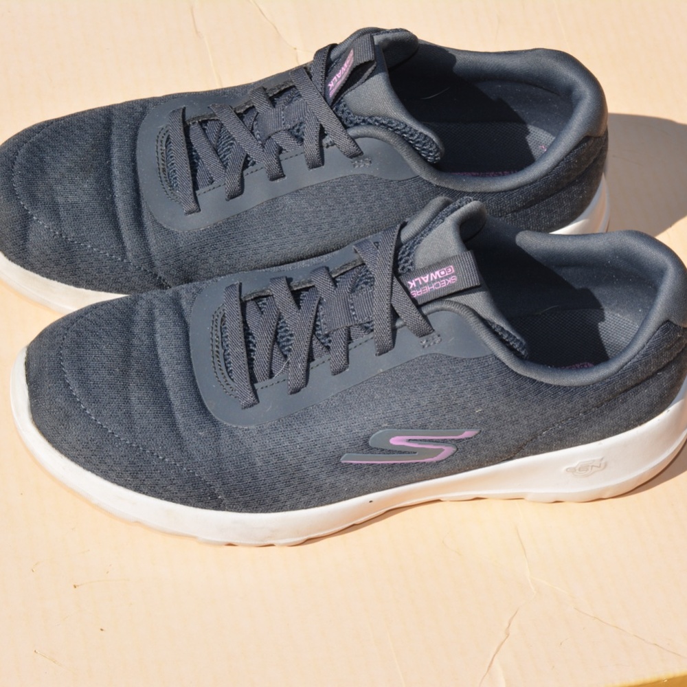 Skechers Size 7.5 Pre-Owned